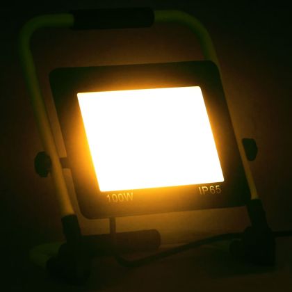 LED прожектор с дръжка, 100 W, топло бяло