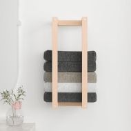 Поставка за хавлии 23x18x60 см борово дърво масив
