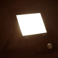 LED прожектор със сензор, 50 W, топло бяло