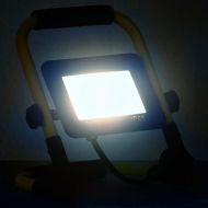 LED прожектор с дръжка, 30 W, студено бяло