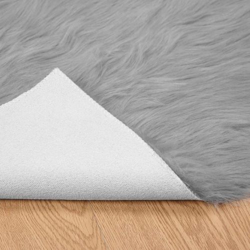Изкуствена овча килим TAFALLA Сиво 60 x 110 cm Полиестер